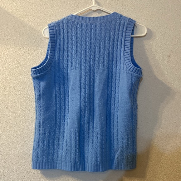 No brand no size button down knitted vest fits like a medium - Picture 3 of 4